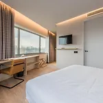Urban 4*