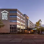 Отель Urban 4*