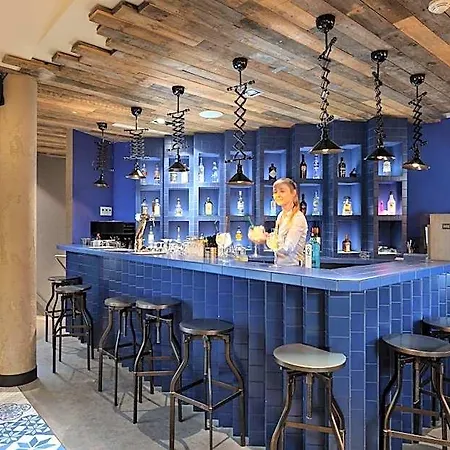 Urban Hotel