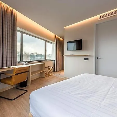 Urban Hotel