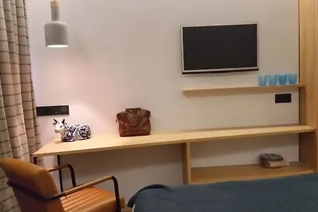 Urban מלון 4*
